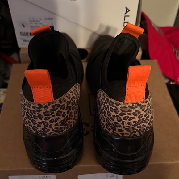 Steve Madden Sneakers - Picture 1 of 4